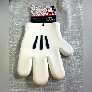 Silicone oven mitt